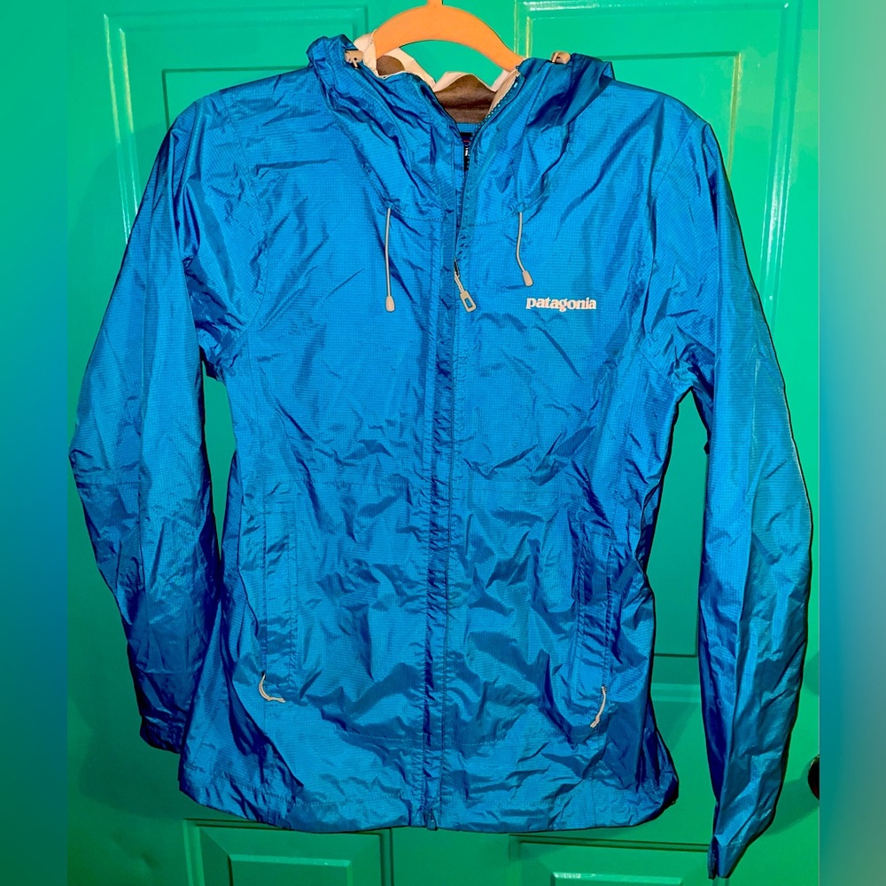 Womens size small Patagonia rain jacket.